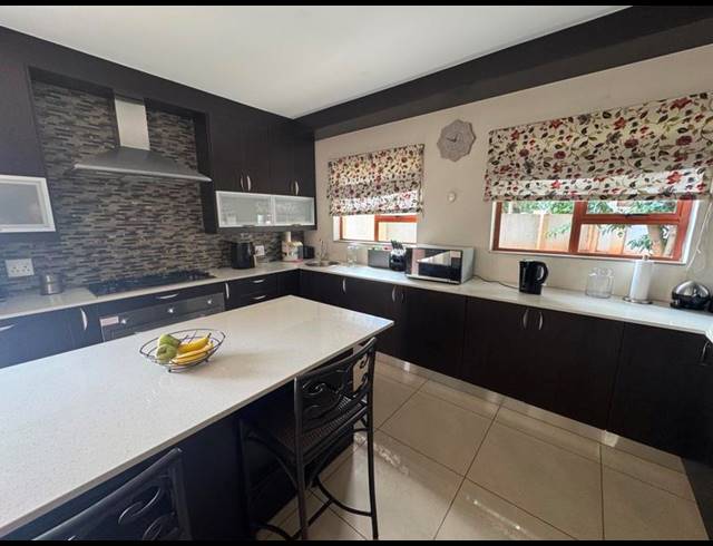 5 BEDROOM PROPERTY TO RENT IN MIDFIELD ESTATE